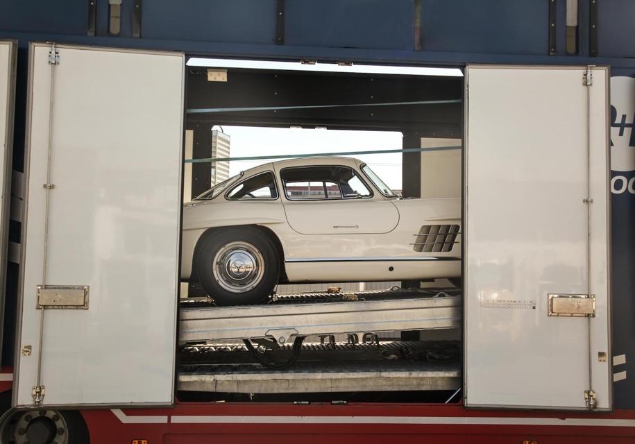 Два Mercedes-Benz 300 SL, простоявших в гараже более 50 лет, пустят с молотка
