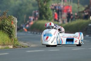 TT 2018: братья Бёрчелл выиграли первую гонку сайдкара