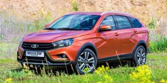 Соцсети возмутил автовоз с новыми моделями Lada в Украине

