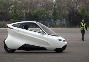Китайцы разработали двухколесный автомобиль-мотоцикл
