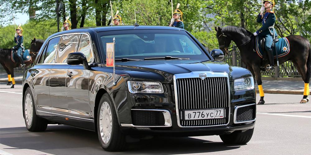 Песков заявил о нехватке лимузинов Aurus для зарубежных поездок Путина
