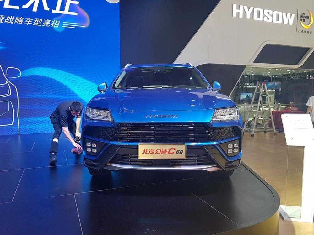 В Китае представили подделку под Lamborghini Urus
