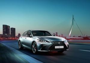 Lexus рассказал о новом седане ES для России
