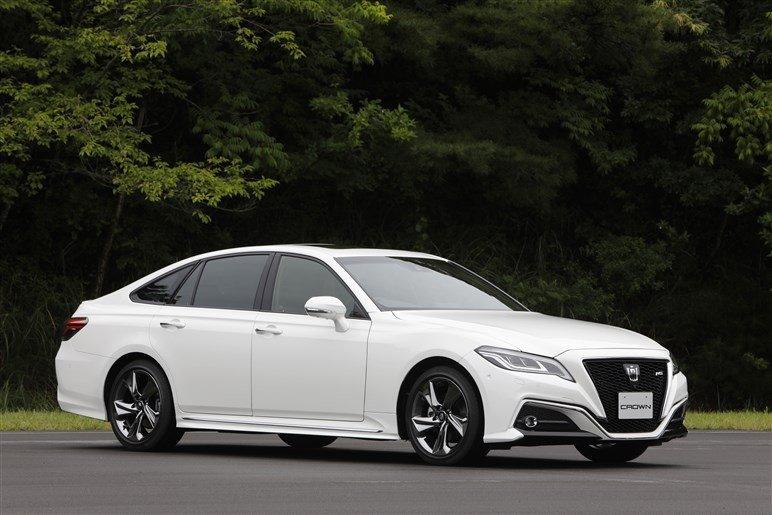 Новый Toyota Crown 15-го поколения показали японским журналистам: фото и видео