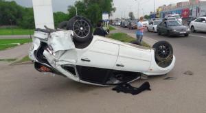 Авто перевернулось от удара BMW в Алматы 
