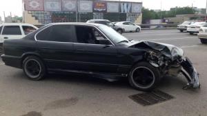 Авто перевернулось от удара BMW в Алматы 