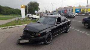 Авто перевернулось от удара BMW в Алматы 