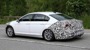 Шпионы засветили обновленный седан Volkswagen Passat. Обещают гибрид с увеличенным пробегом