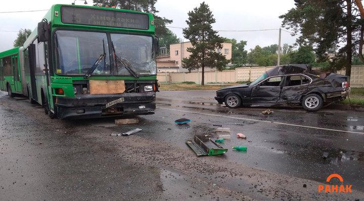 В Светлогорске BMW протаранил автобус