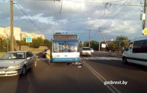 В Бресте троллейбус сбил 12-летнюю велосипедистку, которая ехала по переходу