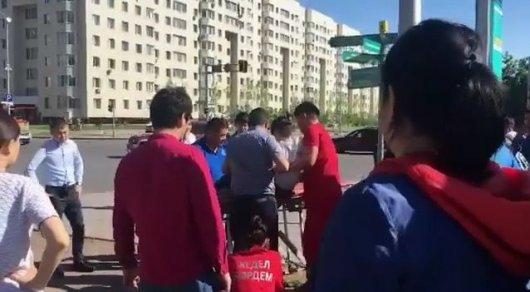 Мужчину и ребенка сбили на перекрестке в Астане
