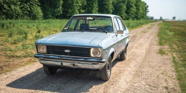 Старый Ford Escort папы римского выставили на торги
