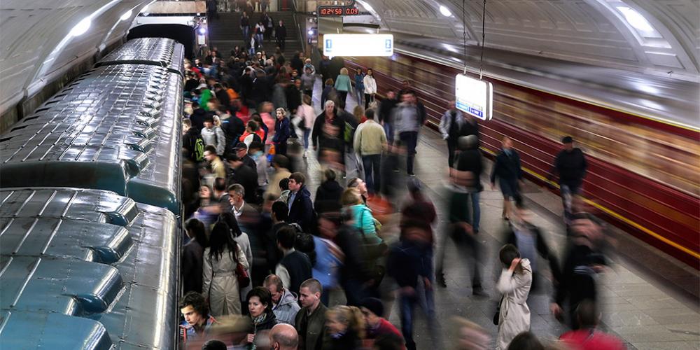 Московских водителей попросили пересесть на метро из-за ливня