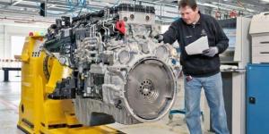 На заводе Mercedes-Benz изготовили знаковый двигатель