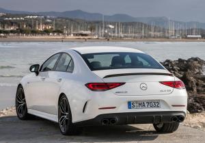 В России появились «заряженные» гибриды Mercedes-AMG E 53 и CLS 53
