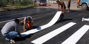 В Мариуполе перейдут на пластиковую разметку дорог