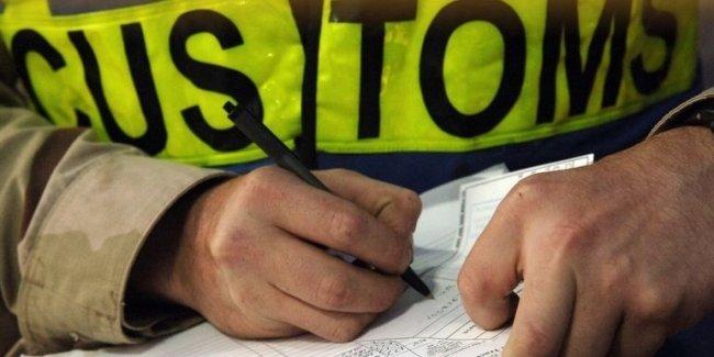 Украинская полиция получила право присматривать за таможенниками
