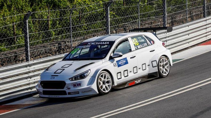 Мюллер выиграл первую гонку WTCR в Вила-Реал и возглавил чемпионат