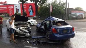 Два авто превратились в груду металла после ДТП в Алматы