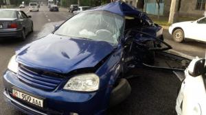 Два авто превратились в груду металла после ДТП в Алматы