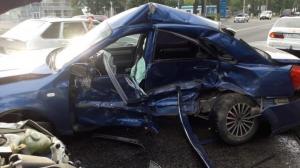 Два авто превратились в груду металла после ДТП в Алматы