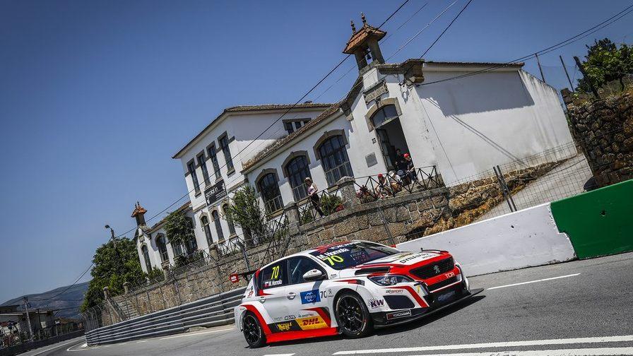 Мато Хомола отпраздновал победу во второй гонке WTCR в Вила-Реал