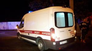 Авто врезалось в дерево в Алматы: водитель и пассажир в больнице