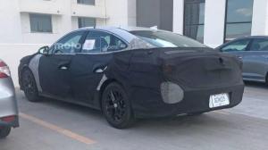 Новую Hyundai Sonata получилось сфотографировать во время дорожных тестов
