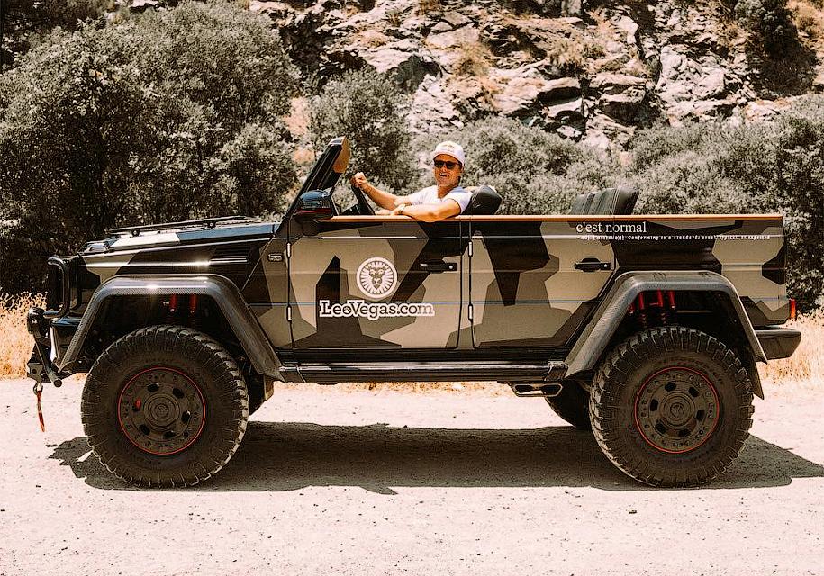 Mercedes-Benz G500 4x4 превратили в кабриолет, чтобы ставить в гараж