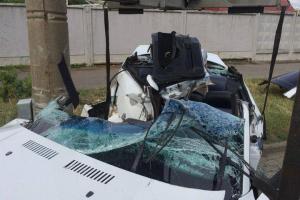 В Минске BMW влетел в столб: пассажир погиб, водитель в больнице