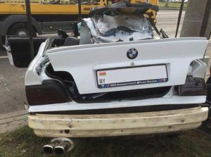 В Минске BMW влетел в столб: пассажир погиб, водитель в больнице