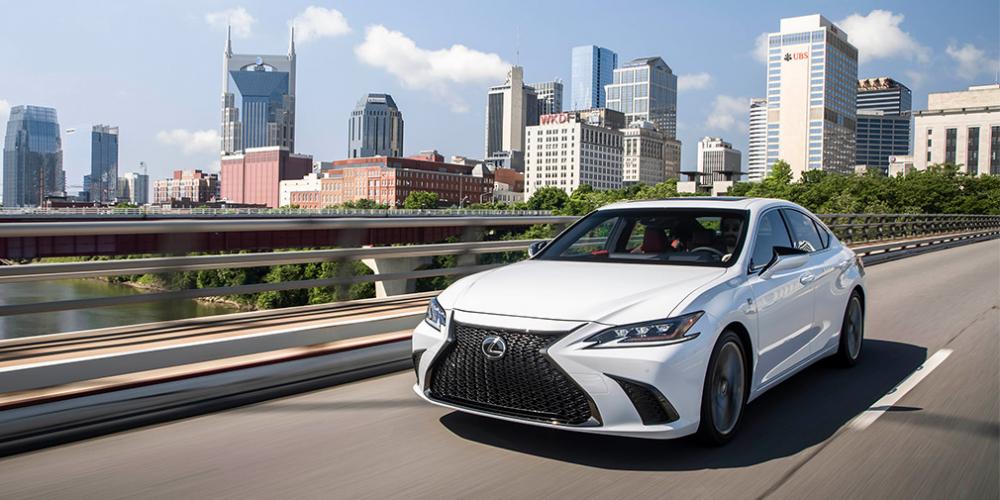 Lexus начал российские продажи нового ES