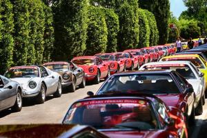 Сто пятьдесят Ferrari Dino отпраздновали 50-летие модели