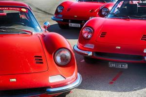 Сто пятьдесят Ferrari Dino отпраздновали 50-летие модели