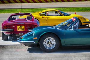 Сто пятьдесят Ferrari Dino отпраздновали 50-летие модели