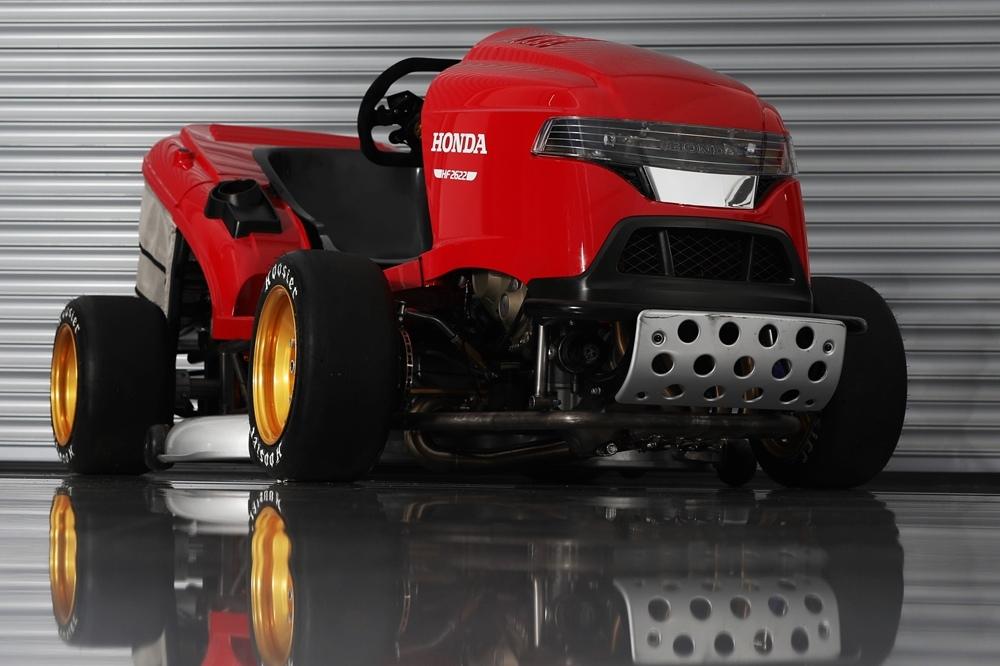 Honda Mean Mower V2 - газонокосилка с мотором Honda CBR1000RR SP