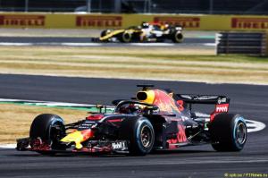 В Red Bull жалуются на нехватку скорости