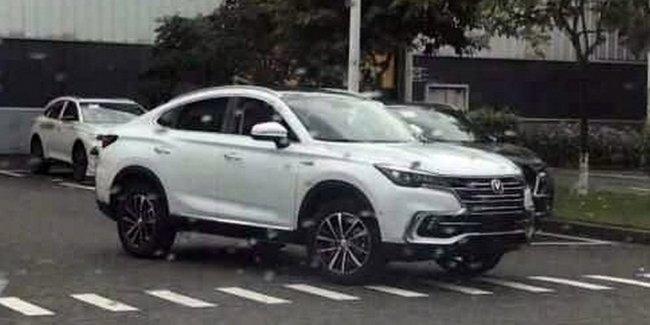 Конкурент BMW X4 от Changan сбросил камуфляж