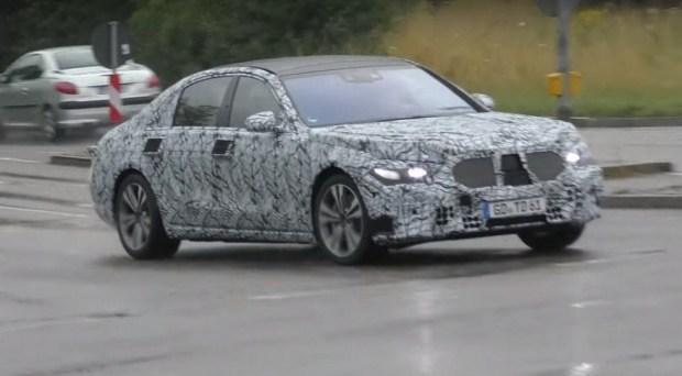 Следующий Mercedes-Benz S-Class демонстрирует новую оптику на видео