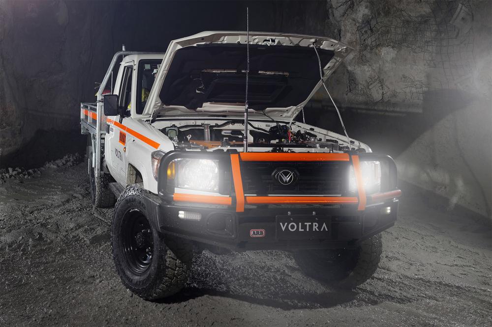 Старый Toyota Land Cruiser превратили в шахтерский электрокар