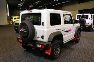 Новый Suzuki Jimny Sierra в заводском тюнинге
