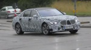 Следующий Mercedes-Benz S-Class демонстрирует новую оптику на видео
