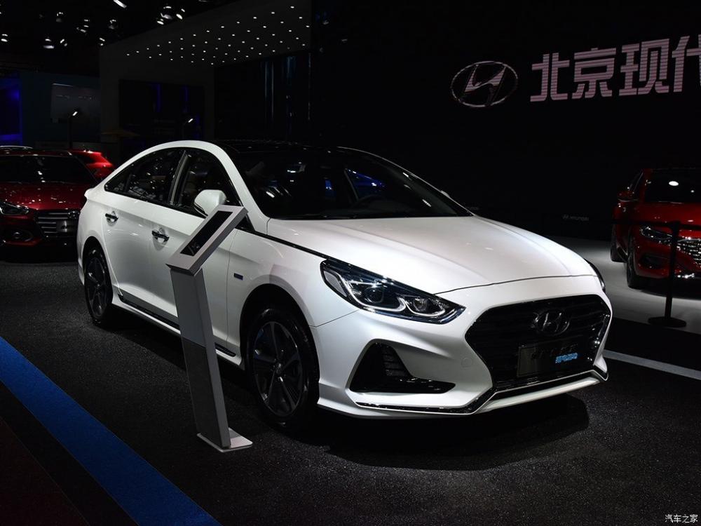 Седан Hyundai Sonata стал подключаемым гибридом