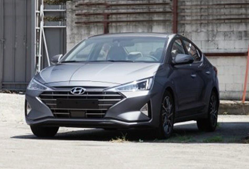 Появились новые фотографии обновленной Hyundai Elantra