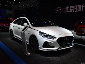 Седан Hyundai Sonata стал подключаемым гибридом