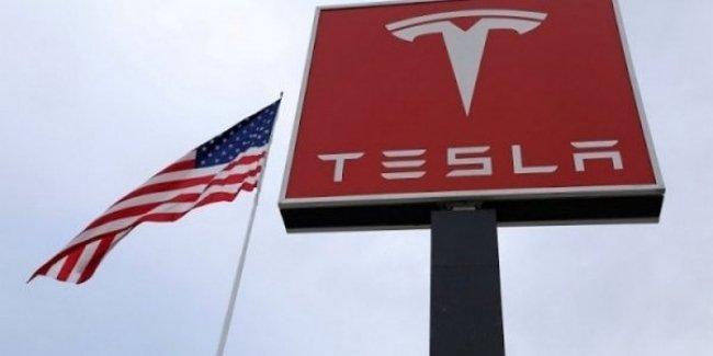 Экс-технолог Tesla обвинил компанию в обмане инвесторов
