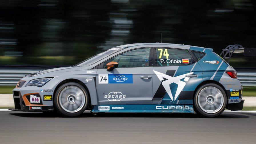 Пепе Ориола избежал наказания и выиграл первую гонку WTCR в Словакии