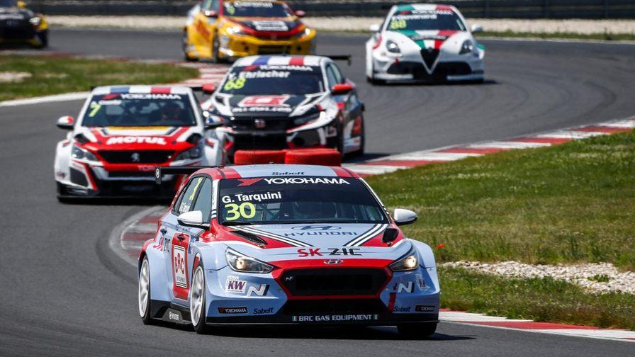 Габриэле Тарквини выиграл вторую гонку и стал лидером сезона WTCR