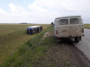 Фура с детским питанием слетела в кювет в Костанайской области
