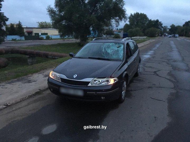 В Бресте пьяный на Renault насмерть сбил 23-летнего парня